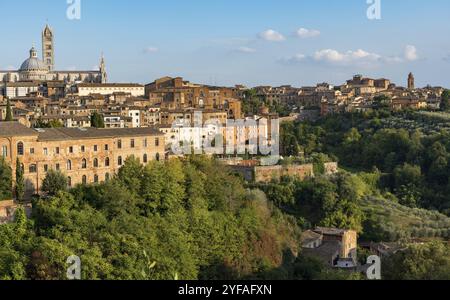Paysage urbain panoramique de la ville historique de Sienne. Toscane centrale, Italie, Europe Banque D'Images