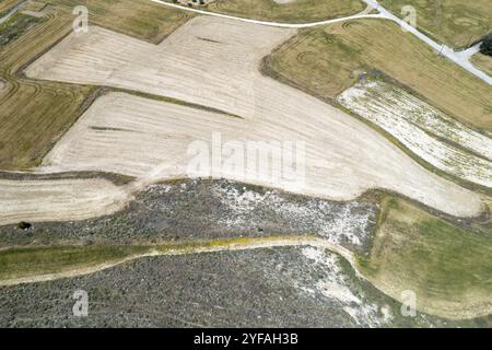 Fait image aérienne de terres agricoles de champ. Récolte en extérieur, Chypre, Europe Banque D'Images