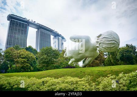 Singapour - 16 août 2024 : sculpture Planet de Marc Quinn (bébé flottant) dans Gardens by the Bay Banque D'Images