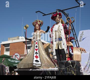 Limassol, Chypre, 18 février 2018 : L'entrée du roi et de la reine au célèbre défilé de carnaval dans la ville de Limassol, Chypre, Europe Banque D'Images