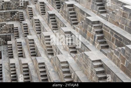 Détails de l'ancien puits de chand baori, dans le village d'Abhaneri, près de Jaipur, Rajasthan en Inde Banque D'Images