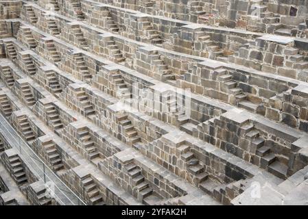 Détails de l'ancien puits de chand baori, dans le village d'Abhaneri, près de Jaipur, Rajasthan en Inde Banque D'Images