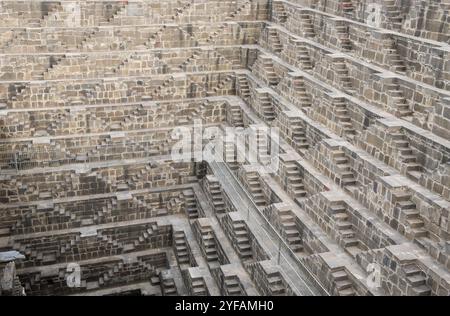 Détails de l'ancien puits de chand baori, dans le village d'Abhaneri, près de Jaipur, Rajasthan en Inde Banque D'Images