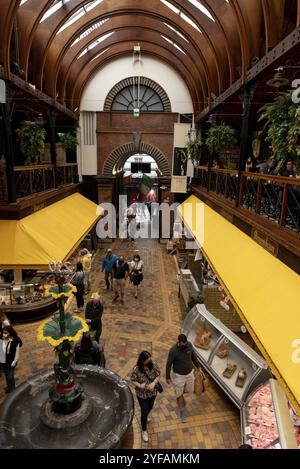 Cork, Irlande, le 3 septembre 2021 : vue intérieure du marché anglais de la nourriture et de l'épicerie de la ville de Cork, irlande, Europe Banque D'Images