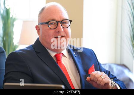 Koelner Karneval, Pressekonferenz zur Sessionseroeffnung Efter im Elften 2024 Ralf Schlegelmilch im Portrait BEI der Pressekonferenz zur Sessionseroeffnung des Koelner Karneval Efter im Elften auf dem Heumarkt, Koeln, 04.11.2024 Koeln Nordrhein-Westfalen Deutschland *** Cologne Carnival, conférence de presse pour l'ouverture de la session de Efter 2024 Cologne 2024 Westphalie Rhin, Cologne Westphten Cologne Westften Cologne Westphalie, Cologne Westfen Allemagne Banque D'Images