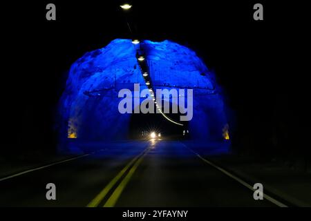 Laerdal 20241031. Le tunnel de Laerdal est le plus long tunnel routier du monde avec une longueur de 24 509 mètres. Le tunnel a été achevé en 2000 et fait partie du réseau routier RTE-T. Le trafic journalier moyen pour le tunnel est d'environ 2 000 véhicules, avec une part de trafic intense de 26%. Le tunnel est situé dans les municipalités d'Aurland et Laerdal. Photo : Terje Pedersen / NTB Banque D'Images