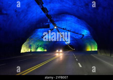 Laerdal 20241031. Le tunnel de Laerdal est le plus long tunnel routier du monde avec une longueur de 24 509 mètres. Le tunnel a été achevé en 2000 et fait partie du réseau routier RTE-T. Le trafic journalier moyen pour le tunnel est d'environ 2 000 véhicules, avec une part de trafic intense de 26%. Le tunnel est situé dans les municipalités d'Aurland et Laerdal. Photo : Terje Pedersen / NTB Banque D'Images