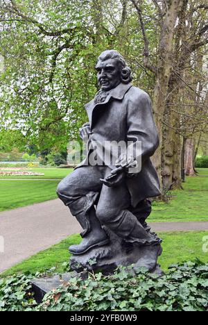 Statue d'Erasmus Darwin. Beacon Park, Lichfield, Staffordshire, West Midlands, Angleterre, Royaume-Uni, Europe. Banque D'Images