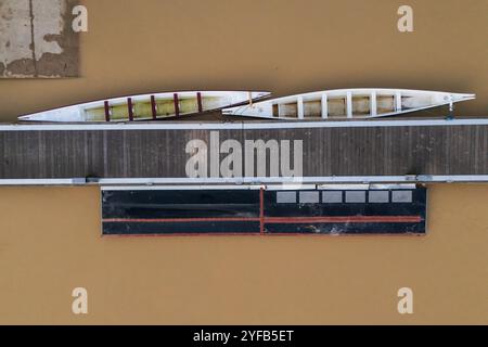 Vue aérienne de Vadorrey Pier et kayak club sur la rivière Ebre, abondante en raison de la récente Dana, Saragosse, Espagne Banque D'Images