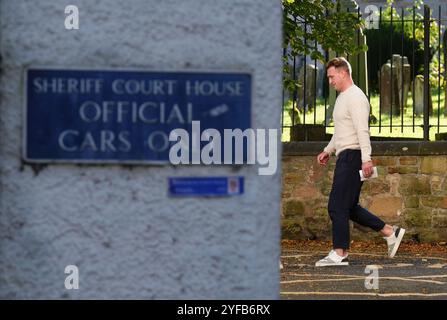 Photo inédite datée du 10/09/24 de l'ancien capitaine écossais de rugby Stuart Hogg quittant le Jedburgh Sheriff court après avoir été libéré sous caution. Hogg a admis avoir abusé de sa femme séparée pendant cinq ans et sera condamné le 5 décembre à Jedburgh Sheriff court. Date de la photo : mardi 10 septembre 2024. Banque D'Images