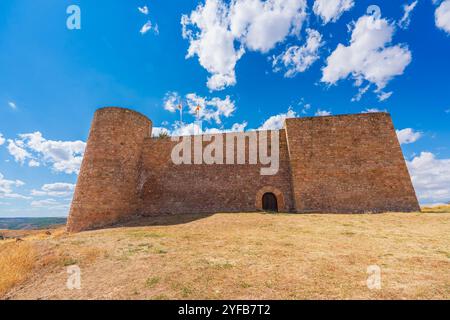 Medinaceli, Espagne. 18 août 2024. Vue extérieure du château de Medinaceli, forteresse médiévale construite au IXe siècle Banque D'Images