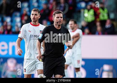 Kiel, Deutschland. 02 novembre 2024. Schiedsrichter Frank Willenborg GER, Holstein Kiel vs. 1. FC Heidenheim, Fussball, Bundesliga, Spieltag 9, saison 2024/25, 02.11.2024 LES RÈGLEMENTS du LDF INTERDISENT TOUTE UTILISATION DE PHOTOGRAPHIES COMME SÉQUENCES D'IMAGES ET/OU QUASI-VIDÉO Foto : Eibner-Pressefoto/Marcel von Fehrn crédit : dpa/Alamy Live News Banque D'Images