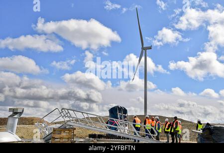 Chantier du parc éolien Zephir à Pihem (Nord de la France) le 27 mars 2024. Installation d'éoliennes : pales d'éoliennes *** local Capti Banque D'Images