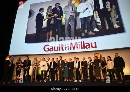 Bruxelles, Belgique. 04th Nov, 2024. Les lauréats sur scène lors de la présentation de l’édition 2025 du guide des restaurants et hôtels Gault&Millau pour la région Benelux, lundi 04 novembre 2024 à Bruxelles. BELGA PHOTO DIRK WAEM crédit : Belga News Agency/Alamy Live News Banque D'Images