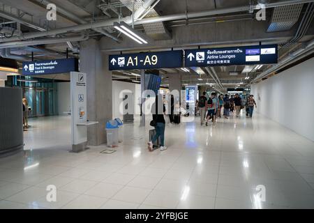 BANGKOK, THAÏLANDE - 26 OCTOBRE 2023 : prise de vue intérieure de l'aéroport international de Suvarnabhumi. Banque D'Images