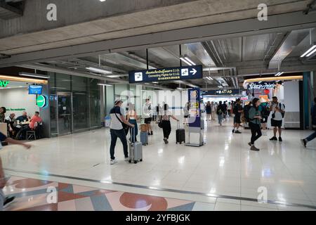 BANGKOK, THAÏLANDE - 26 OCTOBRE 2023 : prise de vue intérieure de l'aéroport international de Suvarnabhumi. Banque D'Images