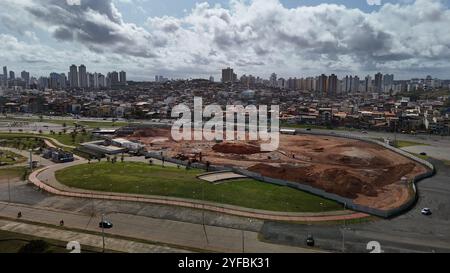 salvador, bahia, brésil - 15 septembre 2024 : construction de l'arène polyvalente dans le quartier de Boca do Rio dans la ville de Salvador. Banque D'Images