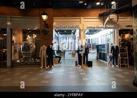 BANGKOK, THAÏLANDE - 26 OCTOBRE 2023 : magasins dans le centre commercial terminal 21. Banque D'Images