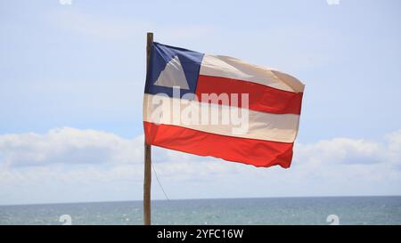 salvador, bahia, brésil - 30 décembre 2023 : vue du drapeau de l'État de Bahia. Banque D'Images