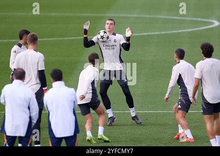 Madrid, Espagne. 04th Nov, 2024. Andriy Lunin du Real Madrid CF vu en action lors de la séance d'entraînement à la veille du match de football de la semaine 4 de l'UEFA Champions League 2024/2025 entre le Real Madrid CF et l'AC Milan au Ciudad Real Madrid. Crédit : SOPA images Limited/Alamy Live News Banque D'Images