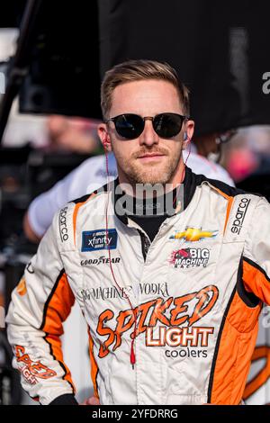 Ridgeway, va, États-Unis. 1er novembre 2024. Le pilote de la NASCAR Xfinity Series, PARKER KLIGERMAN (48), se prépare à s'entraîner pour le National Debt relief 250 au Martinsville Speedway à Ridgeway, en Virginie. (Crédit image : © Walter G. Arce Sr./ASP via ZUMA Press Wire) USAGE ÉDITORIAL SEULEMENT! Non destiné à UN USAGE commercial ! Banque D'Images