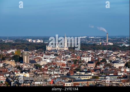 Panorama en grand angle sur l'église notre-Dame de Laeken dans la région de Bruxelles-capitale, Belgique, 24 octobre 2024 Banque D'Images