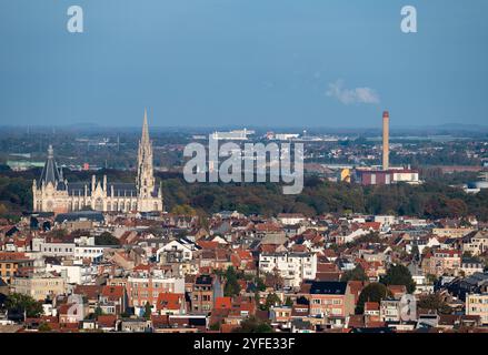 Panorama en grand angle sur l'église notre-Dame de Laeken dans la région de Bruxelles-capitale, Belgique, 24 octobre 2024 Banque D'Images