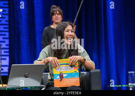 FRANCFORT-SUR-le-MAIN, Allemagne - 19 octobre 2024 : Marie Meimberg et mai Thi Nguyen-Kim à la 76e Foire du livre de Francfort / Buchmesse Francfort Banque D'Images