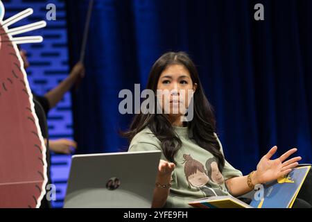 FRANCFORT-SUR-le-MAIN, Allemagne - 19 octobre 2024 : mai Thi Nguyen-Kim (*1987, chimiste allemande, journaliste scientifique et présentatrice de télévision) à la 76e Foire du livre de Francfort / Buchmesse Francfort Banque D'Images