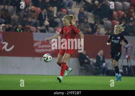 München, Deutschland 04. Novembre 2024 : 1. BL - Frauen - 2024/2025 - FC Bayern München v. Eintracht Frankfurt Im Bild : Linda Sembrant (FCB) /// la réglementation DFB interdit toute utilisation de photographies comme séquences d'images et/ou quasi-vidéo /// Banque D'Images