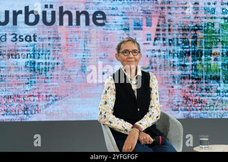 FRANCFORT-SUR-le-MAIN, Allemagne - 16 octobre 2024 : Susanna Tamaro (*1957, écrivaine italienne (1957-)) à la 76e Foire du livre de Francfort / Buchmesse Francfort Banque D'Images