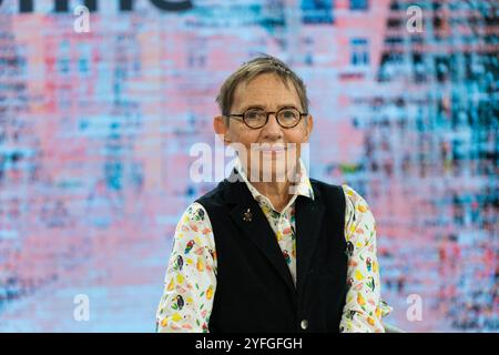 FRANCFORT-SUR-le-MAIN, Allemagne - 16 octobre 2024 : Susanna Tamaro (*1957, écrivaine italienne (1957-)) à la 76e Foire du livre de Francfort / Buchmesse Francfort Banque D'Images