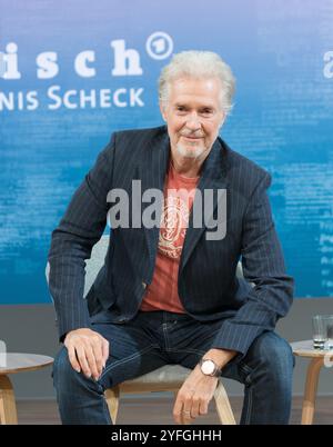 FRANCFORT-SUR-le-MAIN, Allemagne - 17 octobre 2024 : Frank Schätzing (*1957, écrivain allemand) à la 76e Foire du livre de Francfort / Buchmesse Francfort Banque D'Images