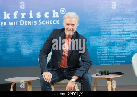 FRANCFORT-SUR-le-MAIN, Allemagne - 17 octobre 2024 : Frank Schätzing (*1957, écrivain allemand) à la 76e Foire du livre de Francfort / Buchmesse Francfort Banque D'Images