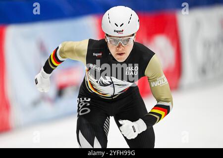 Montréal, Kanada. 01 novembre 2024. MONTRÉAL, QC, Canada - 1er NOVEMBRE : Robin Bendig (GER) court lors des préliminaires masculins du 500m au ISU Short Track World Tour 2 le 1er novembre 2024, à l'aréna Maurice-Richard de Montréal, QC, Canada (photo de David Kirouac) crédit : dpa/Alamy Live News Banque D'Images