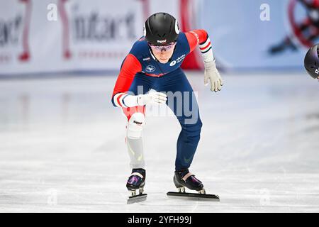 Montréal, Kanada. 01 novembre 2024. MONTRÉAL, QC, Canada - 01 NOVEMBRE : Gwendoline Daudet (FRA) court lors des préliminaires féminines du 500m au ISU Short Track World Tour 2 le 01 novembre 2024, à l'aréna Maurice-Richard à Montréal, QC, Canada (photo de David Kirouac) crédit : dpa/Alamy Live News Banque D'Images