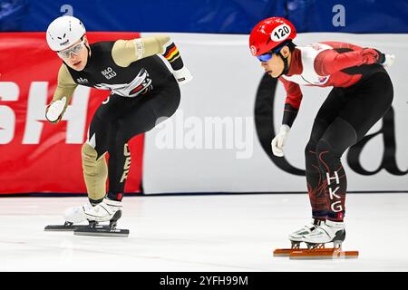 Montréal, Kanada. 01 novembre 2024. MONTRÉAL, QC, Canada - 1er NOVEMBRE : Robin Bendig (GER) court lors des manches masculines du 1500m au ISU Short Track World Tour 2 le 1er novembre 2024, à l'aréna Maurice-Richard de Montréal, QC, Canada (photo de David Kirouac) crédit : dpa/Alamy Live News Banque D'Images