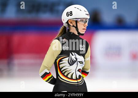 Montréal, Kanada. 01 novembre 2024. MONTRÉAL, QC, Canada - 1er NOVEMBRE : Lisa Eckstein (GER) court lors des préliminaires féminins du 500m au ISU Short Track World Tour 2 le 1er novembre 2024, à l'aréna Maurice-Richard de Montréal, QC, Canada (photo de David Kirouac) crédit : dpa/Alamy Live News Banque D'Images