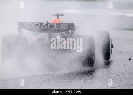 Sao Paulo, Brésil, 03 novembre 2024, Max Verstappen, des pays-Bas, concourt pour Red Bull Racing. Le jour de la course du Grand Prix de Sao Paulo 2024, qui se déroule à Sao Paulo, au Brésil. Crédit : Michael Potts/Alamy Live News Banque D'Images