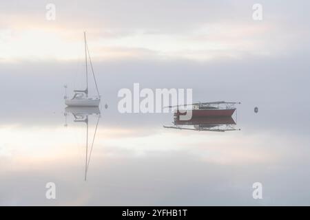 Lever du soleil. Lake Windermere, Waterhead, Ambleside, Cumbria, Royaume-Uni. 29 octobre 2024. Photographie de Richard Holmes. Banque D'Images