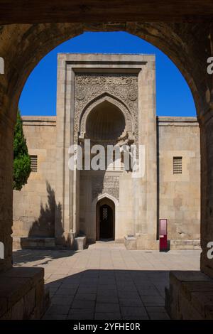 La porte d'entrée principale du mausolée du palais de Chirvanshah à Bakou, Azerbaïdjan Banque D'Images