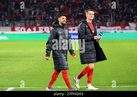 Freiburg, Deutschland. 03 Nov, 2024. Die enttäuschten Freiburger Spieler, Vincenzo Grifo (SC Freiburg) und Matthias Ginter (SC Freiburg) bedanken sich BEI den fans für die Unterstützung beim Spiel der 1. FBL : 24-25:1. FBL : 24-25:9. Sptg. SC Freiburg - FSV Mainz 05 LA RÉGLEMENTATION DFL INTERDIT TOUTE UTILISATION DE PHOTOGRAPHIES COMME SÉQUENCES D'IMAGES ET/OU QUASI-VIDEONann crédit : dpa/Alamy Live News Banque D'Images