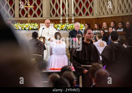 Le pape François assiste à la représentation d’une danse théâtrale sur la vie de la personnalité François d’assise. Visite papale au Luxembourg en 2024. Banque D'Images