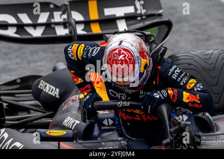 Sao Paulo, Brésil, 03 novembre 2024, Max Verstappen, des pays-Bas, concourt pour Red Bull Racing. Le jour de la course du Grand Prix de Sao Paulo 2024, qui se déroule à Sao Paulo, au Brésil. Crédit : Michael Potts/Alamy Live News Banque D'Images