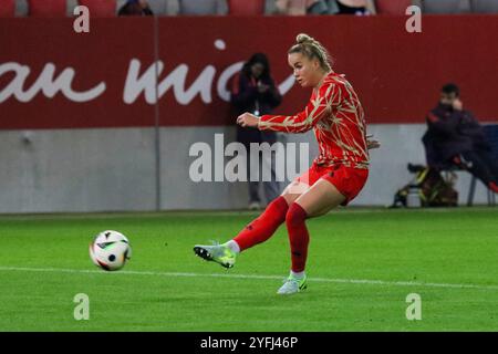 München, Deutschland 04. Novembre 2024 : 1. BL - Frauen - 2024/2025 - FC Bayern München v. Eintracht Frankfurt Im Bild : Giulia Gwinn (FCB) /// la réglementation DFB interdit toute utilisation de photographies comme séquences d'images et/ou quasi-vidéo /// Banque D'Images