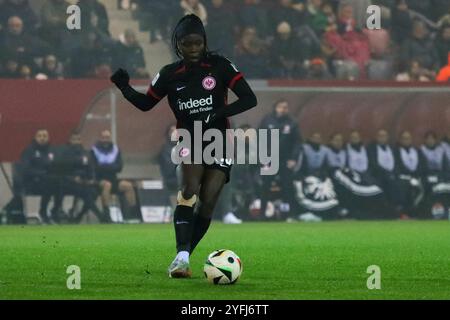 München, Deutschland 04. Novembre 2024 : 1. BL - Frauen - 2024/2025 - FC Bayern München v. Eintracht Frankfurt Im Bild : Nicole Anyomi (Eintracht Frankfurt) /// la réglementation DFB interdit toute utilisation de photographies comme séquences d'images et/ou quasi-vidéo /// Banque D'Images