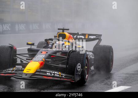Sao Paulo, Brésil, 03 novembre 2024, Max Verstappen, des pays-Bas, concourt pour Red Bull Racing. Le jour de la course du Grand Prix de Sao Paulo 2024, qui se déroule à Sao Paulo, au Brésil. Crédit : Michael Potts/Alamy Live News Banque D'Images