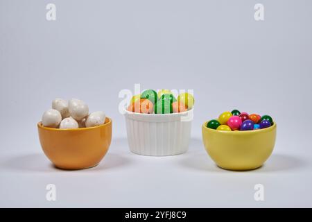 Gumballs de différentes couleurs et saveurs représentant des fruits tels que la pastèque, le citron, l'orange, le melon Banque D'Images