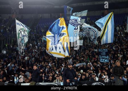 Rome, Italie 4.11.2024 : les supporters du Lazio célèbrent la victoire lors du championnat italien de football Serie A Enilive 2024-2025 match SS Lazio vs Cagliari Banque D'Images