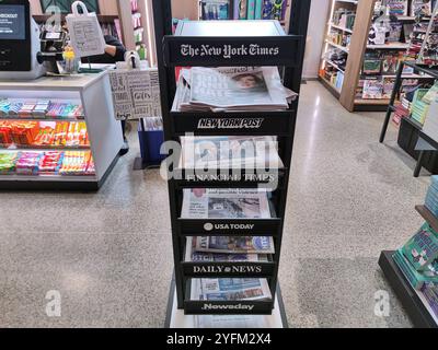 New York City, USA, 04.11.2024 : Die US-Zeitungen The New York Times leer, New York Post, Financial Times, USA Today, Daily News und Newsday an einem Kiosk *** New York City, USA, 04 11 2024 les journaux américains The New York Times Blank , New York Post, Financial Times, USA Today, Daily News and Newsday on One Newsstand Copyright : xdtsxNachrichtenagenturx dts 50489 Banque D'Images